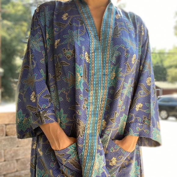 Blue Flower Balinese Robe - Picture 3 of 6